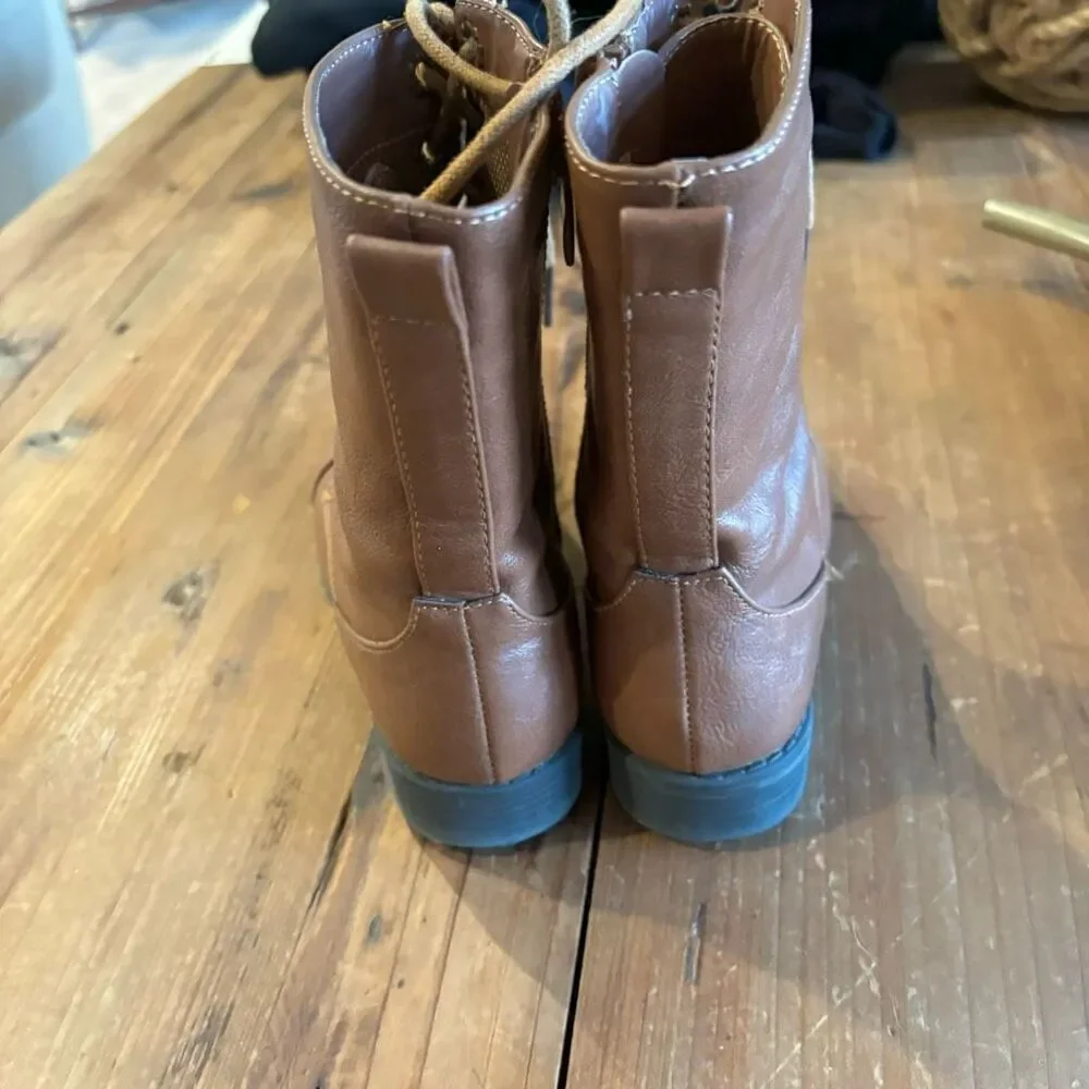 Link Brown Lace Up Ankle Bootie Side Zip Size 10